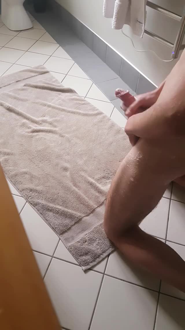 A soapy cumshot for you ?