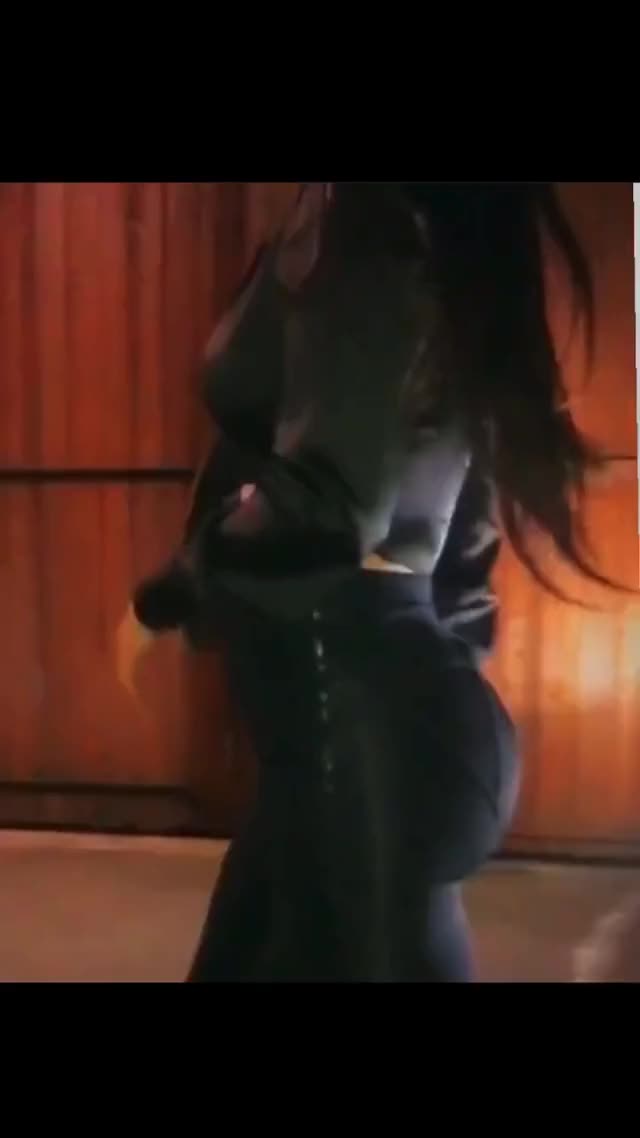 Deyana mounira walk booty yogapants fakeass insta