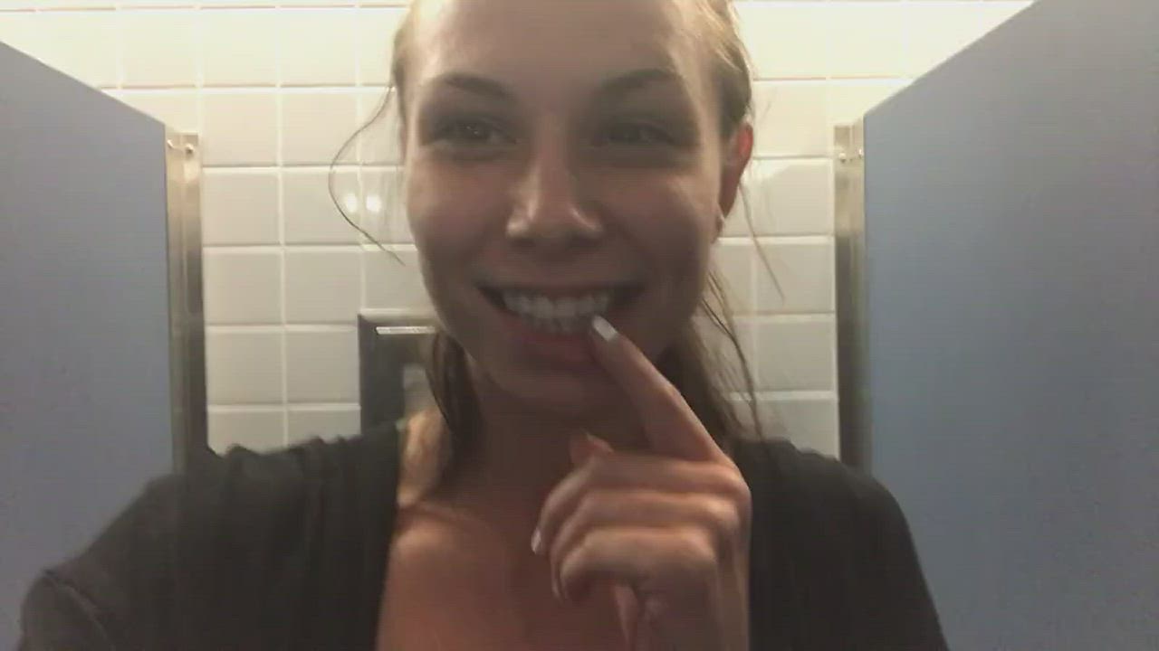 Aidra Fox Pee Peeing Piss Pissing gif