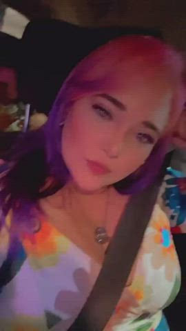 que belo peitão a laura tem