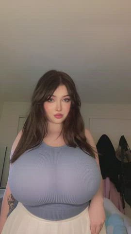 busty huge tits jiggling gif