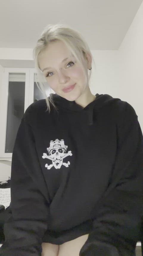 blonde cute reveal teen thick tits amateur-girls just-boobs legal-teens gif