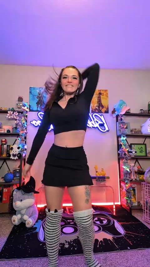 amateur booty brunette cute dancing solo tiktok gif