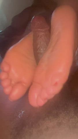 Reverse footjob from ebony milf