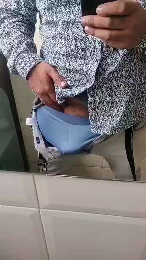 Horny af at office 👀👀👀