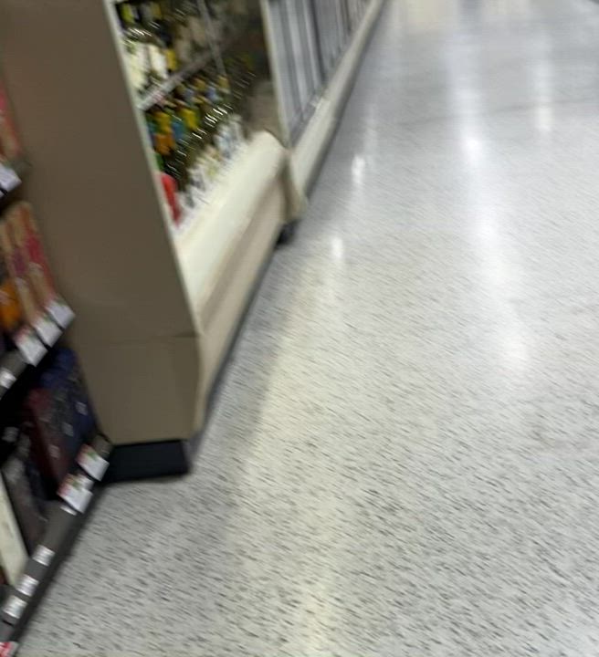 Texas Hotwife and new to reddit! I do love being naughty in the grocery store