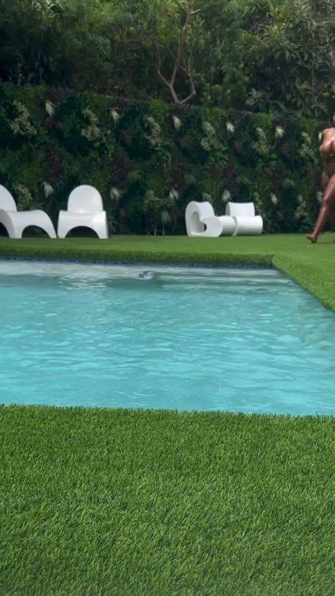 big tits bikini boobs busty ebony huge tits pool thick tits wet just-boobs gif