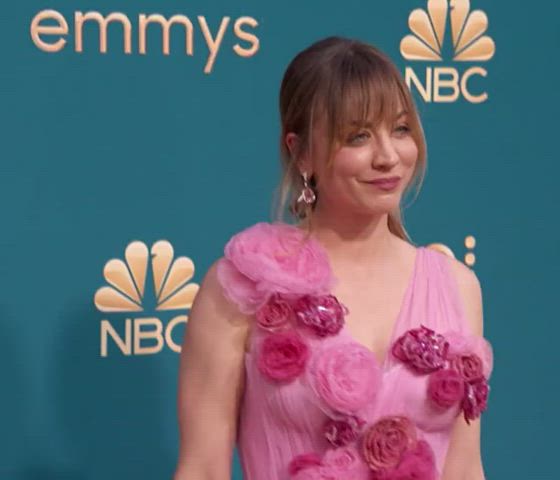 celebrity kaley cuoco sexy gif