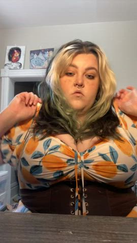 Little titty drop for you 😘