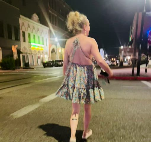 Public 🍑 Flashing GIF