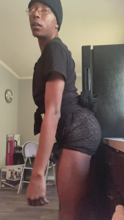 Watch me throw this fat ass back ???
