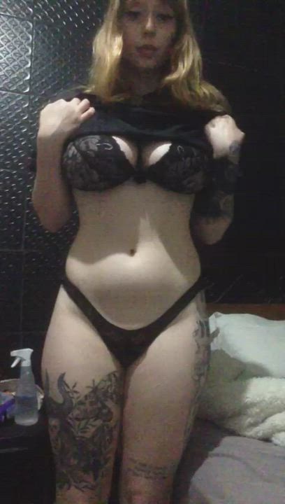 i wish people who's bullied me at school know that im this hot now 24[F]