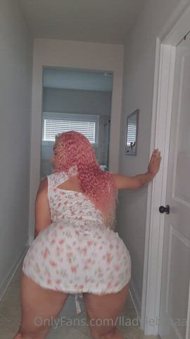 Lebraa Deville shaking that ass.
