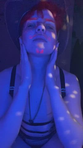 Feeling myself in this neon liner drag 💕🤠