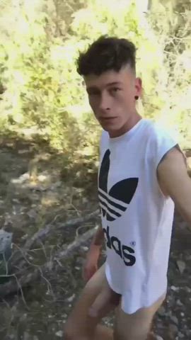 Would you play with my butt in the woods ? 🪵