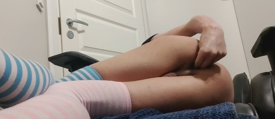 I can fit a fist but I can cum from a finger too