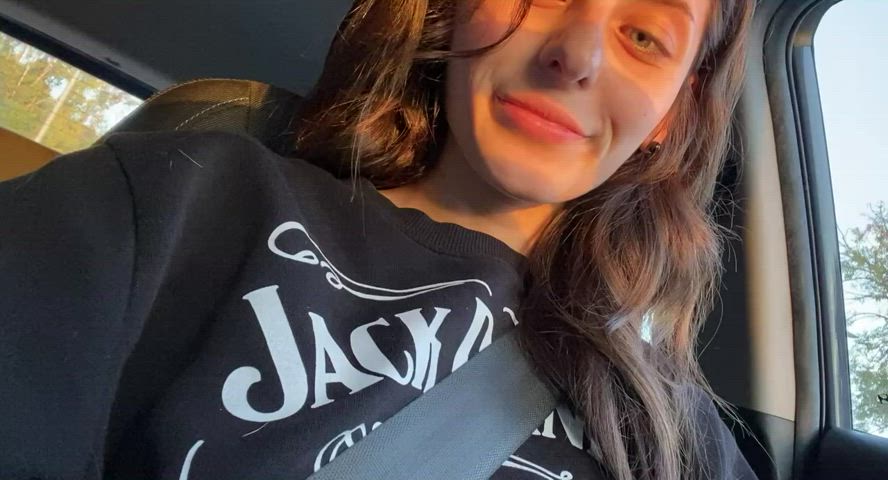 Showing you my boobs while I’m stuck in the traffic 😭🥵♥️