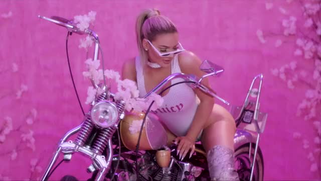 Twerking Big ass