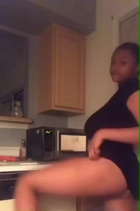 Amazing ebony boobs [drop]