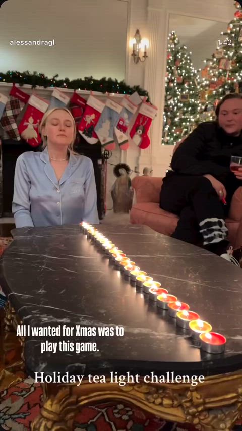 celebrity dakota fanning non-nude gif