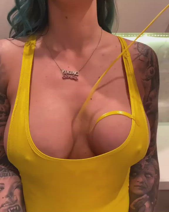 Boobs Busty Top gif
