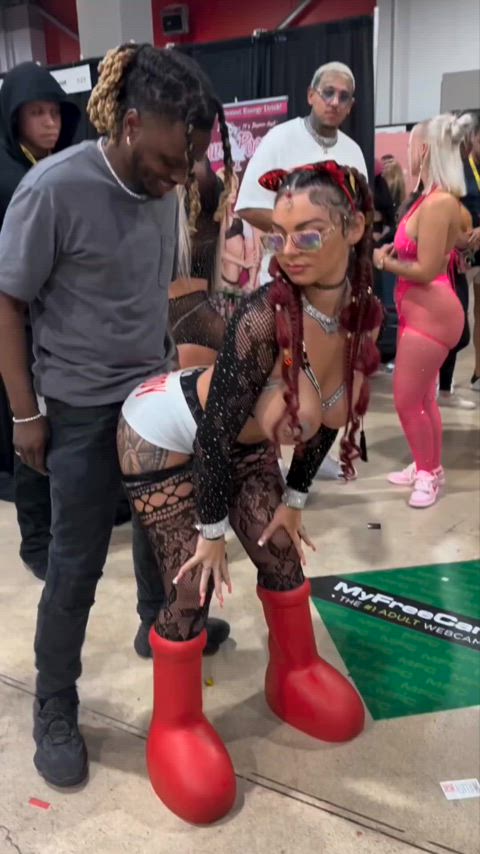 convention face smothering twerking gif