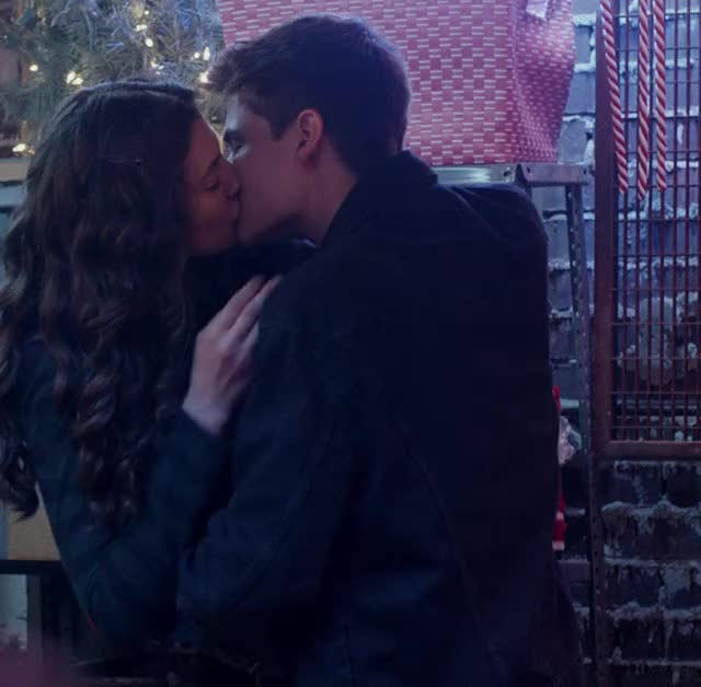 MA Kiss Make Out