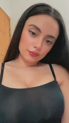 hola 🙂 mi contenido y videollamadas en el link ⬇️$3 all my content &amp;