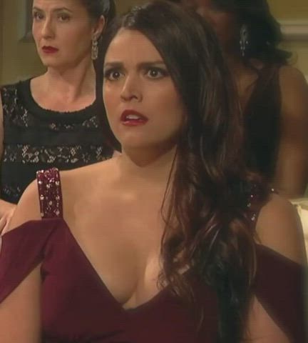celebrity cleavage phoebe tonkin gif