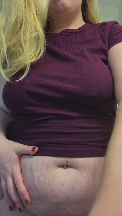 happy Monday 💘 enjoy my titty drop
