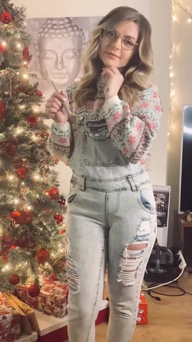 Do you guys like my cute dungarees?.. ??