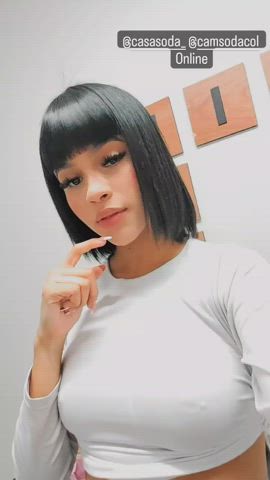 18 years old brown eyes camgirl colombian cute eye contact latina webcam gif