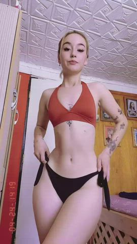18 years old 19 years old babe belly button bikini dancing non-nude tiktok white