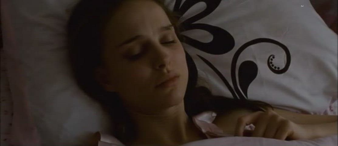 celebrity masturbating natalie portman gif
