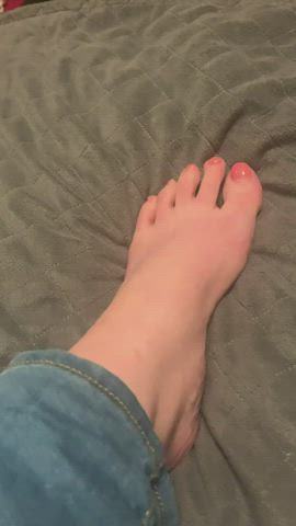 I wish it was you playing with my feet 💋