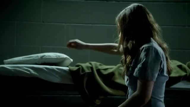 Kit Willesee - Femme Fatales S01E01 (2011)