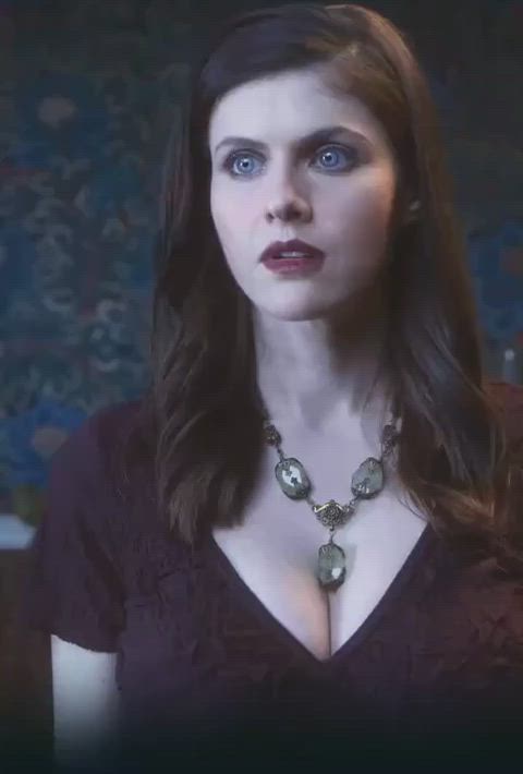 Alexandra Daddario  ,