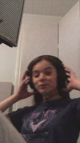 Ass Hailee Steinfeld Smile gif
