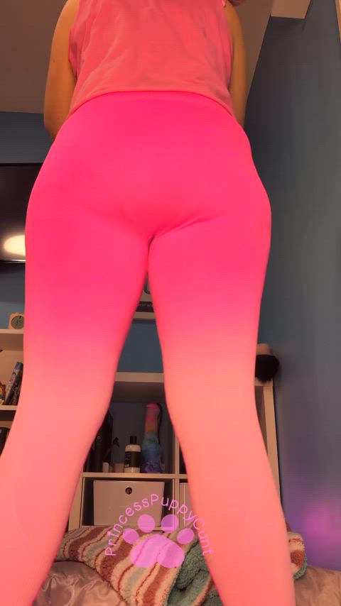 Day 10 of my squat challenge! Jump squats - look at that ass jiggle 🤤