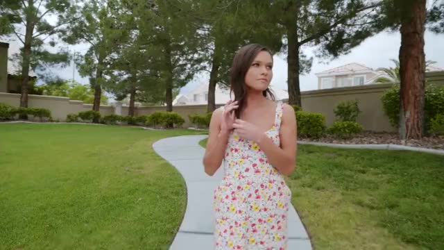 ZoeBloom wants to live the simple life