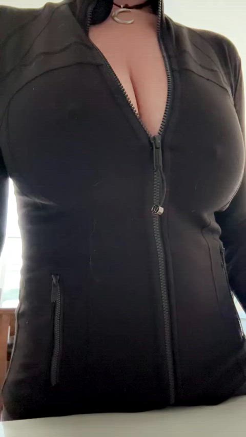 Have fun between conference calls 😍