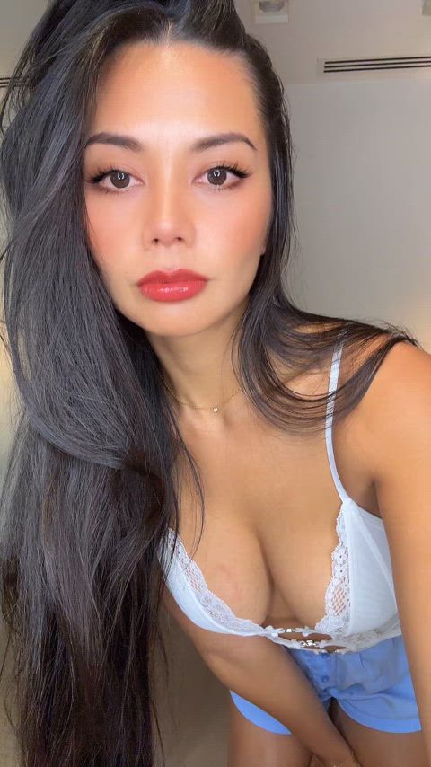 asian braless cleavage milf tease amateur-girls real-tease softcore gif