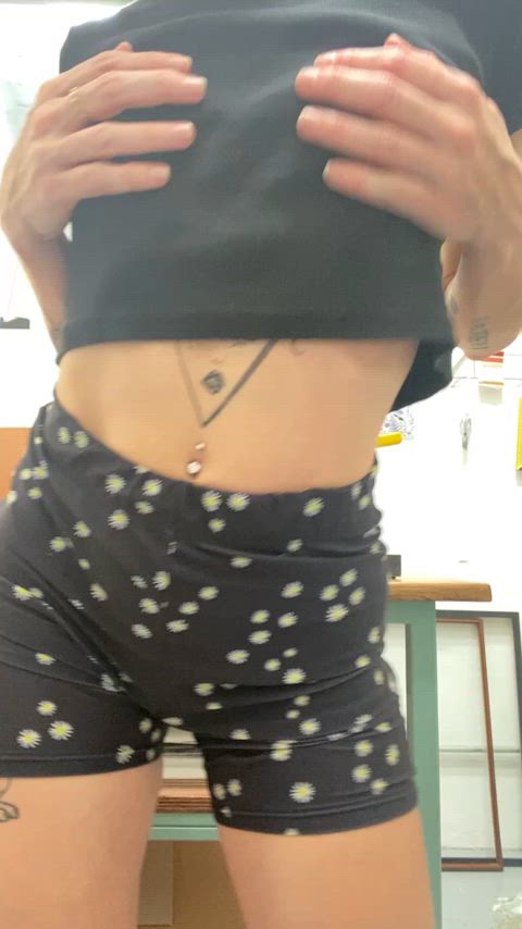 Feeling horny at w0rk 🥵
