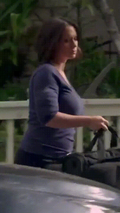 celebrity jennifer love hewitt thick gif
