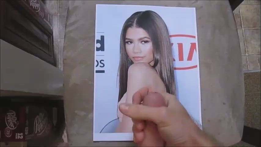 Zendaya Cum Tribute 4