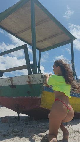Would u lick my juicy ass, baby?👅