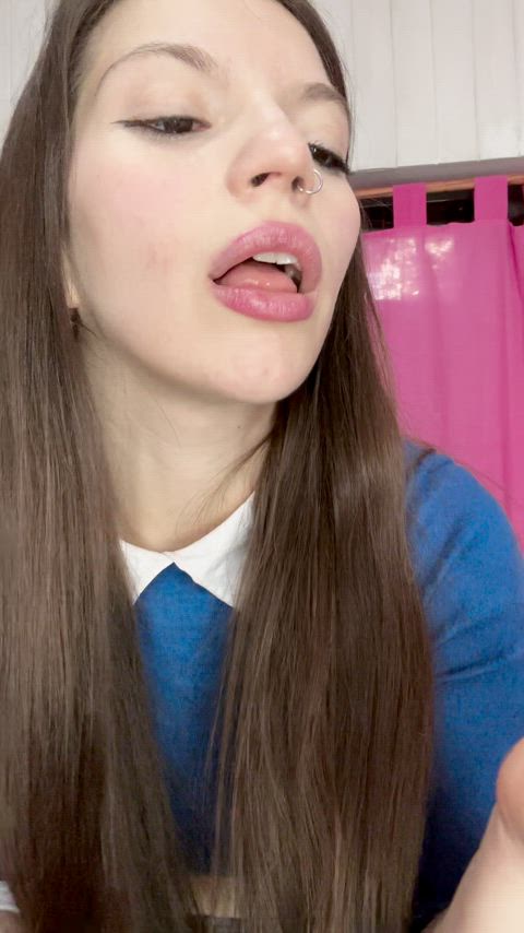 Sticky gloss for my kisses on your neck to be hotter