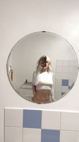 I'm curious baby, what do you think of sexting😈💦🙊 does it turn you on