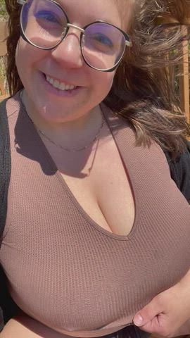 Beach day with my friend (look at the comment for her account), be alert hunny
