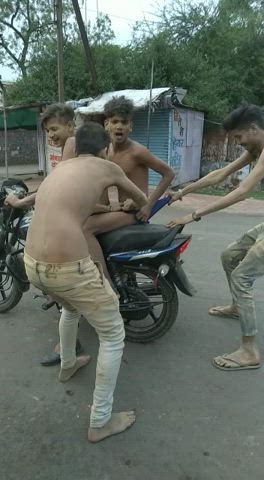 Who wants to play Holi like this